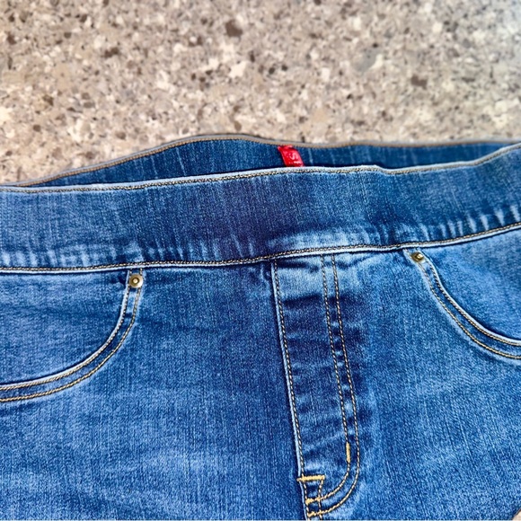 Spanx Jeans - Women's Medium Pull-On Shaping Skinny Distressed Denim Stretch - Picture 2 of 12